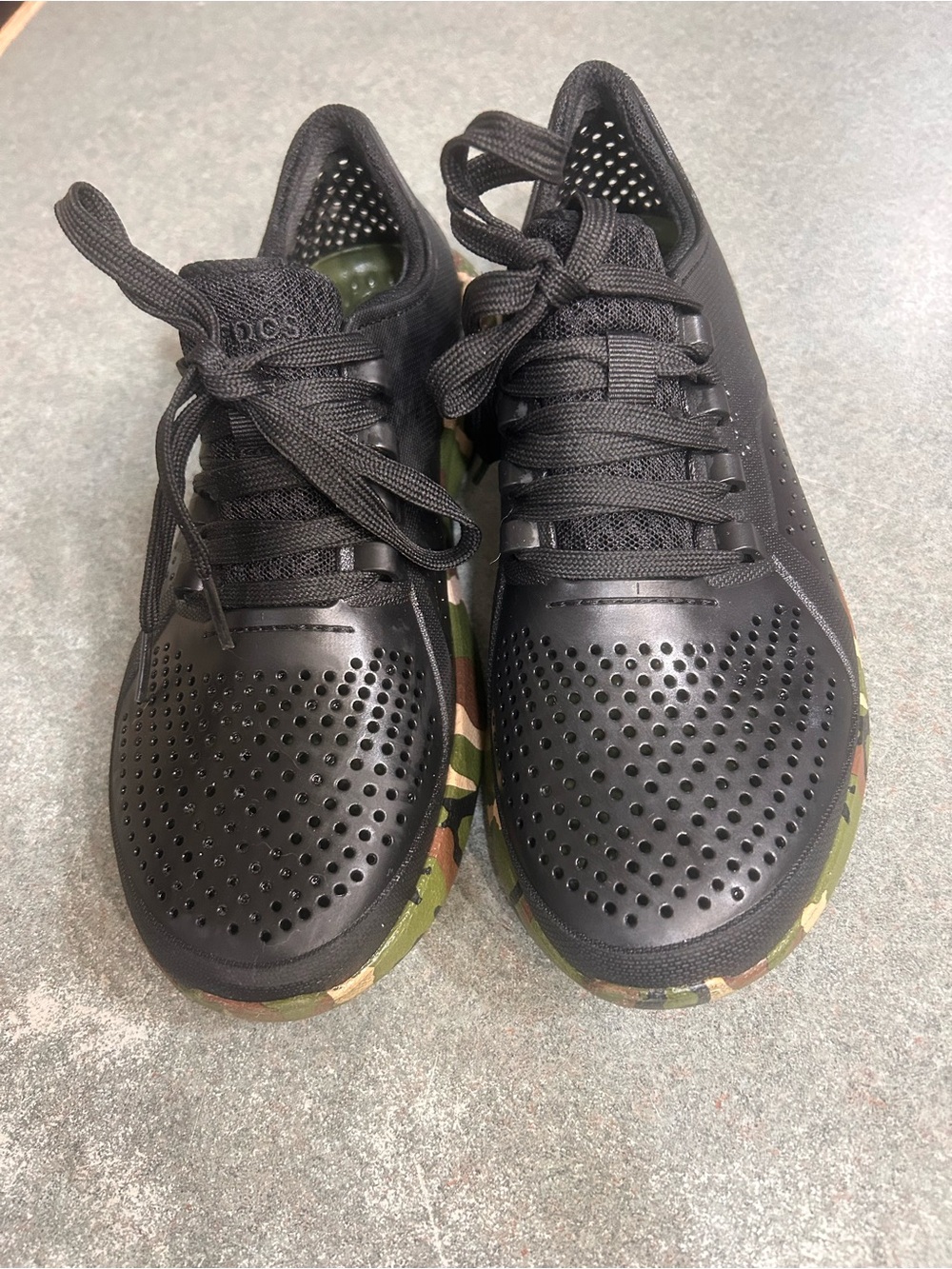 CROCS Black Sneakers with Camouflage Sole 8 women’s